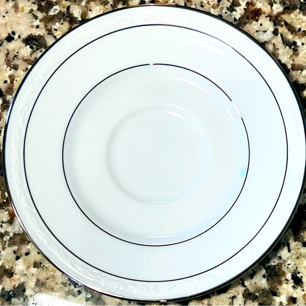 Noritake White Scapes 4062 Stoneleigh Saucer